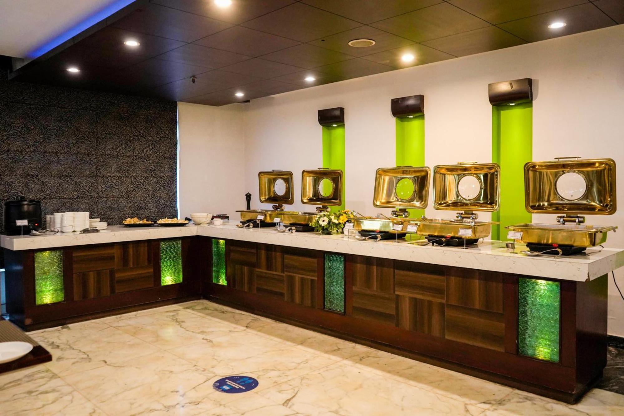 Treehouse Queens Pearl Gurgaon Eksteriør bilde