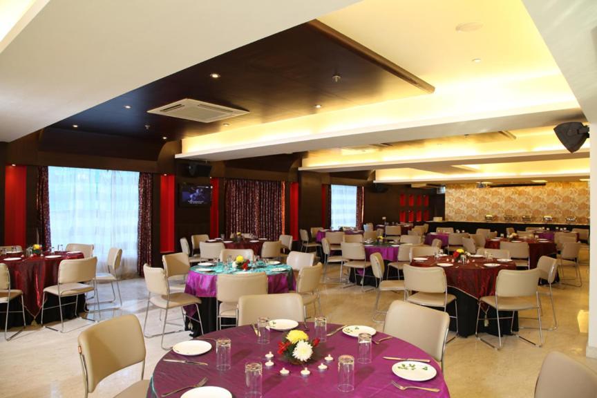 Treehouse Queens Pearl Gurgaon Eksteriør bilde