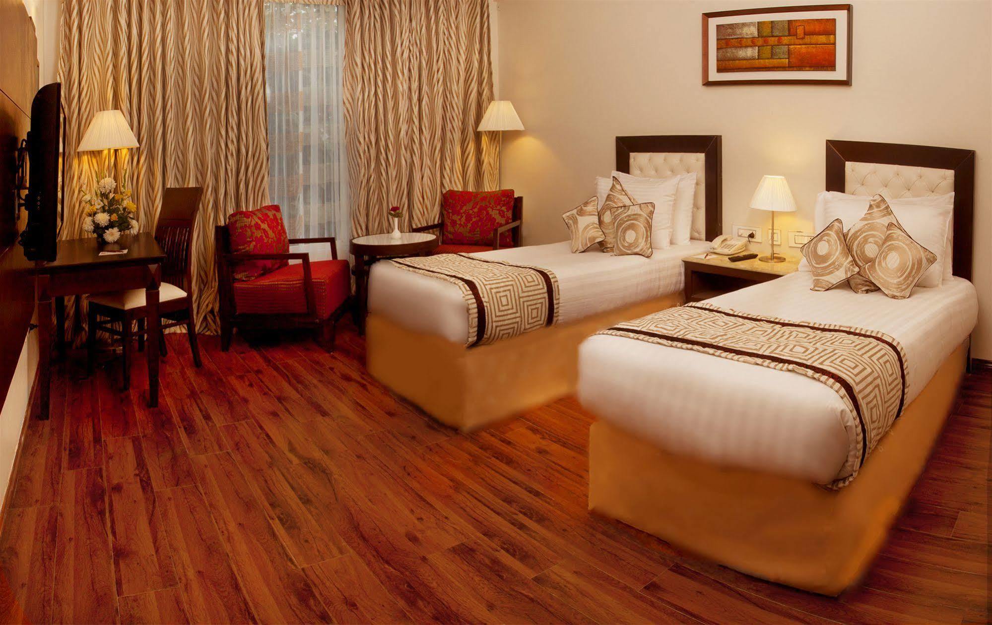 Treehouse Queens Pearl Gurgaon Eksteriør bilde